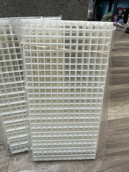 4 Pcs Aquarium Fish Tank Divider Plastic Egg Crate Aquarium Filter Bottom Tray Grid Isolation Board Partition Net Pane Separator for Mixed Breeding Light Diffuser