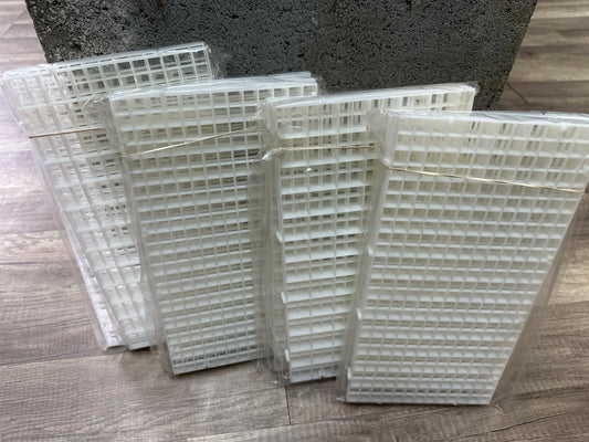 4 Pcs Aquarium Fish Tank Divider Plastic Egg Crate Aquarium Filter Bottom Tray Grid Isolation Board Partition Net Pane Separator for Mixed Breeding Light Diffuser