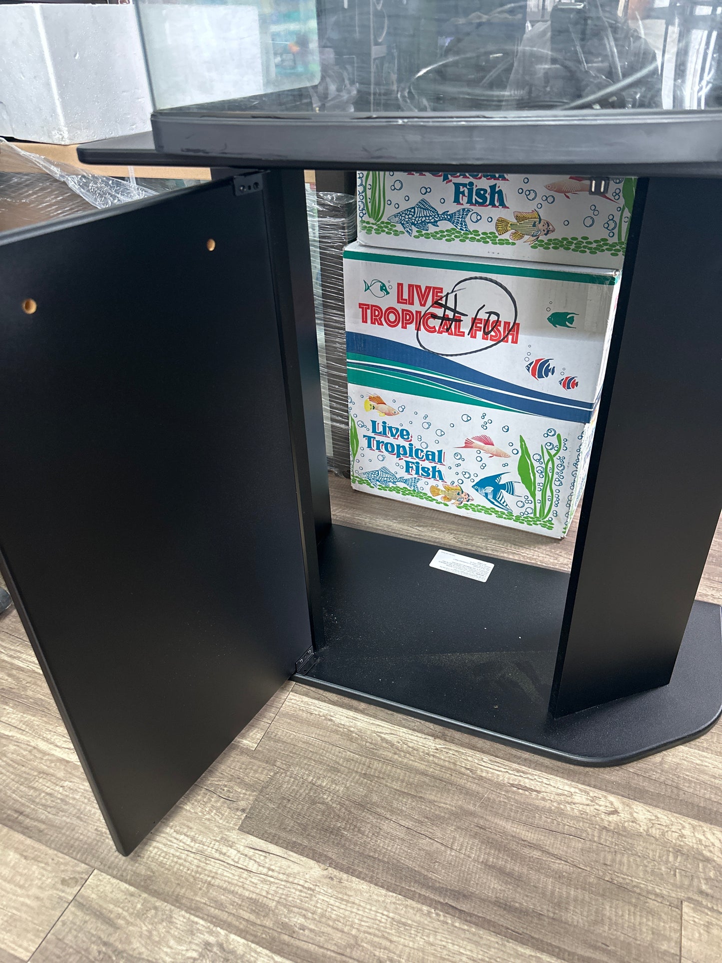 Oceanic 32 gallon Biocube fish tank used with stand